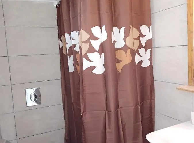 伊亚之峰酒店 *